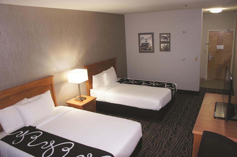 Hotel La Quinta By Wyndham Fairbanks Airport Esterno foto